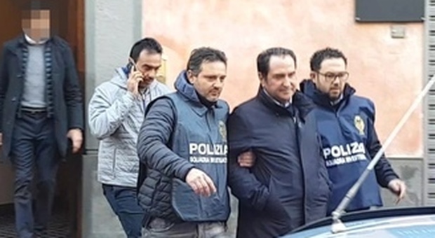 M5S: «Intervenire su Castellammare», ma spunta il video del meetup col figlio dell'imprenditore arrestato per camorra