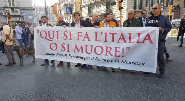 «Qui si fa l'Italia o si muore», corteo e tensioni in piazza Garibaldi