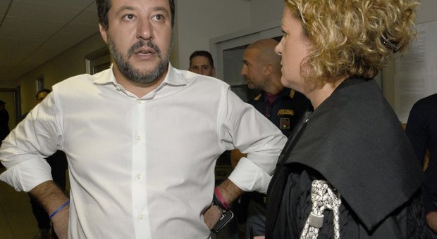 immagine Matteo Salvini in tribunale contro don Giorgio De Capitani