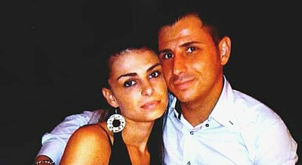 Uccide la moglie a colpi di pistola poi chiama i carabinieri: «Ero geloso di lei». In carcere ha tentato il suicidio