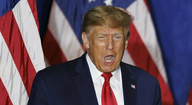 Trump incriminato per le carte segrete a Mar-a-Lago: «Un giorno buio per l'America». Sette i capi accusa