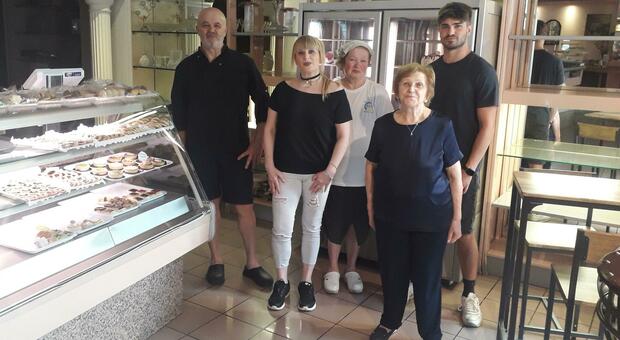 Da dipendente a titolare, Anna Pozzetto e i suoi 60 anni d'amore per la pasticceria a Taglio di Po