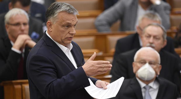 L'Ungheria dà pieni poteri a Orban: potrà chiudere il Parlamento