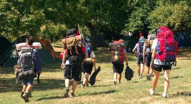 Grida d’aiuto dal bosco: gruppo di scout perde il sentiero, è panico