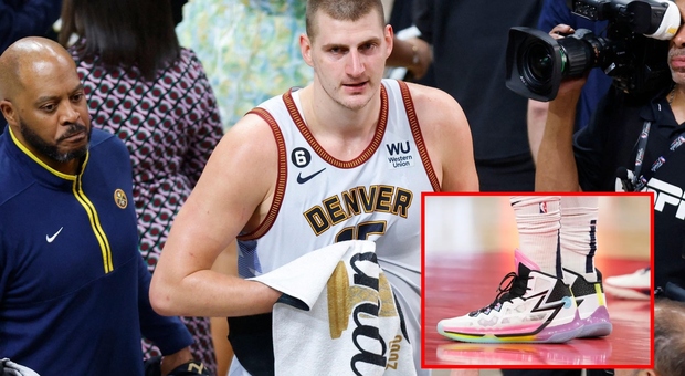 Nikola Jokic, l'anti-divo campione Nba: lascia Nike (che lo ha snobbato) per le scarpe cinesi del brand 361 Degrees