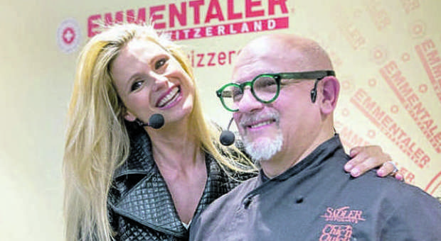Michelle Hunziker star anche ai fornelli con lo chef Claudio Sadler