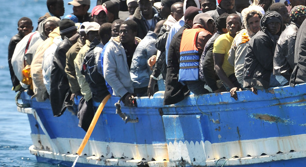 Sindaco si rifiuta di far sgomberare i migranti: "L'ordinanza non risolve i problemi"