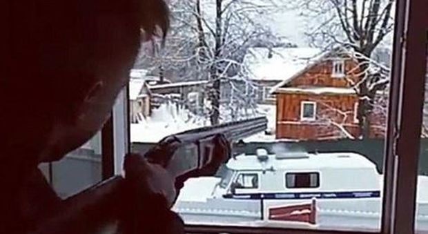 Russia, fidanzati 15enni si barricano in casa e si suicidano in diretta su Periscope