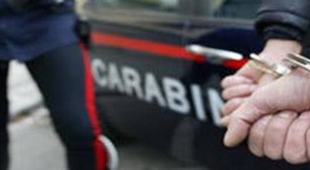 Maxirissa alla stazione Termini, due carabinieri assediati nell'auto da 15 immigrati: 5 arresti