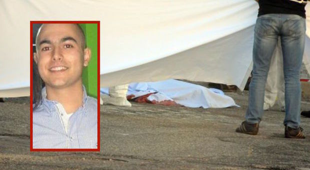Gianluca, ucciso a 19 anni: caccia ai due killer, choc a scuola. Gli amici: "Litigò con alcuni bulli per difendere la fidanzata"