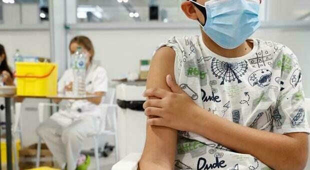 Vaccino ai bambini (5-11 ann), perché serve, effetti collaterali e dosi: il vademecum del Bambin Gesù di Roma