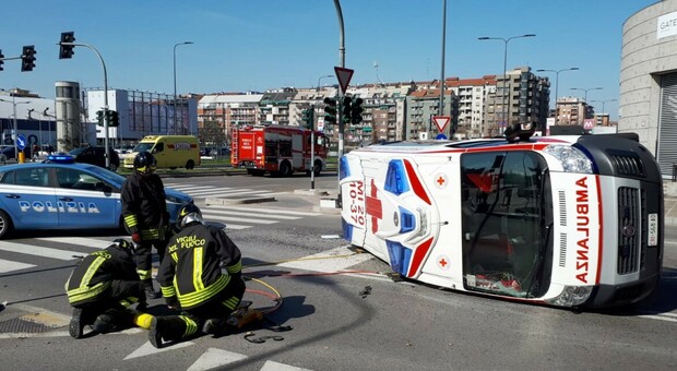 Incidente a Milano, ambulanza si ribalta sulla circonvallazione: 6 feriti, tra cui un ragazzo di 11 anni