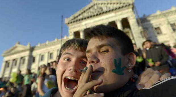 Uruguay, marijuana legale, ma non per gli stranieri. Liberalizzata la vendita e la coltivazione