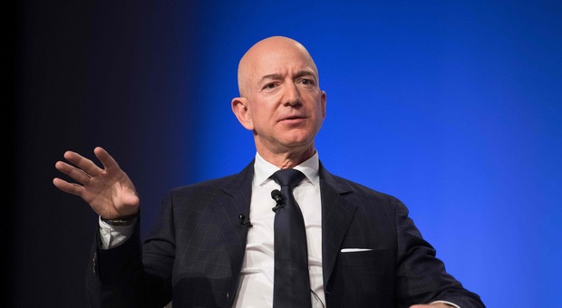 Jeff Bezos, le foto hard del boss di Amazon vendute a 200mila dollari