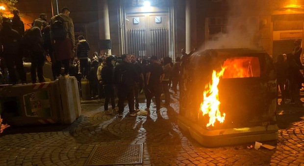 Lockdown a Napoli, la prima notte di chiusura si trasforma in una guerriglia urbana