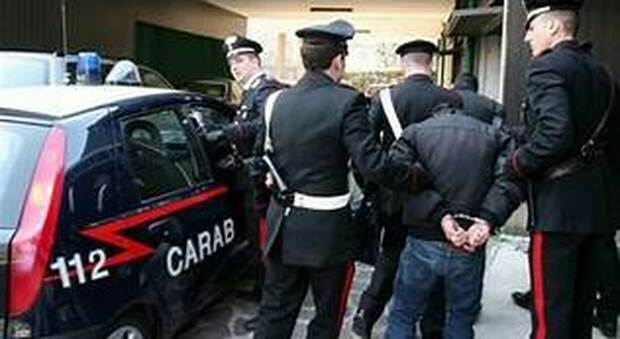 Blitz dei carabinieri di Maddaloni, nel Casertano