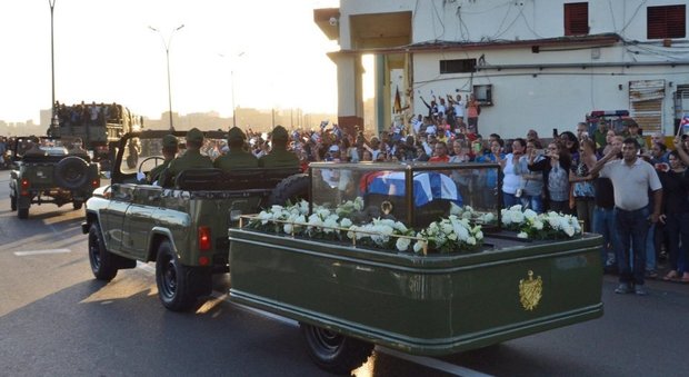 Tutti i «grandi» disertano i funerali di Fidel Castro