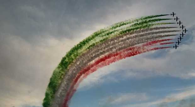Lo spettacolo delle Frecce Tricolori a Lignano nelle foto di Luigino Venchiarutti