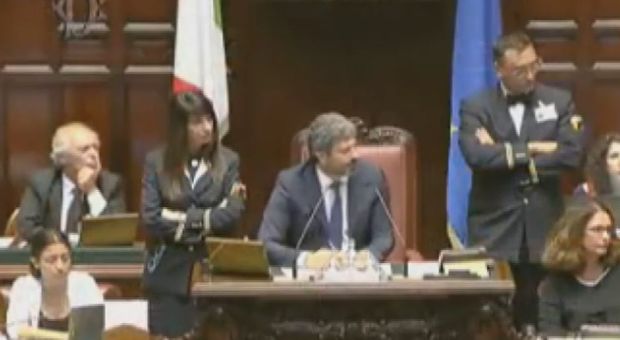 Botte tra deputati alla Camera mentre si litiga sul caso del Palagiustizia di Bari