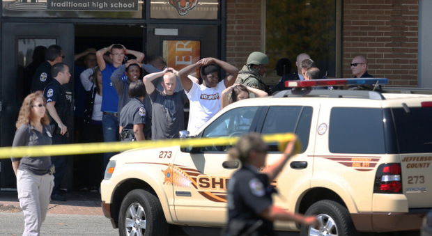 Usa, sparatoria in una scuola: due morti, 19 feriti