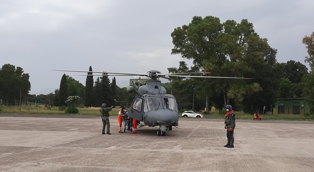 Uomo in pericolo di vita trasportato da Ponza a Latina con elicottero dell'Aeronautica