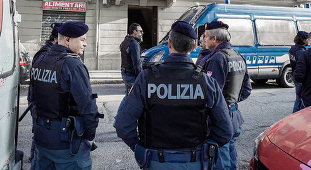 Mantova, muore ragazzo di 20 anni dopo una rissa davanti alla stazione: si è ribellato al furto del cellulare