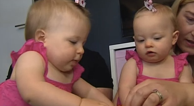Due sorelline nascono a 10 giorni di distanza, ma non sono gemelle