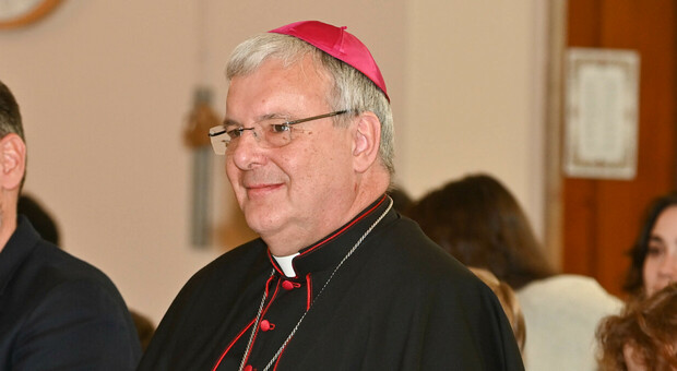 Suicidio medicalmente assistito di Gloria, il vescovo di Treviso Michele Tomasi