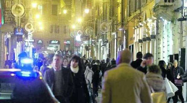 Tentato stupro a via Borgognona Commercianti e residenti accusano «Questa zona ormai ridotta a un suk»