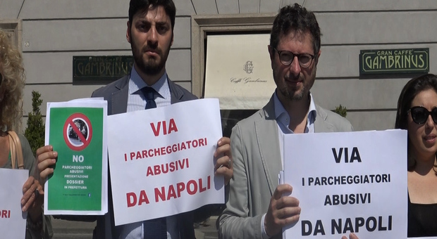 Napoli, parcheggiatori abusivi: i Verdi presentano dossier in Prefettura