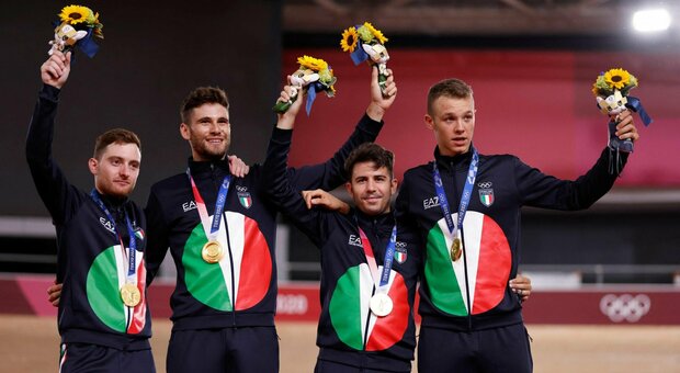 Mondiali di ciclismo, l'Italia si riconferma d'oro dopo Tokyo 2020. Super Ganna trascina ancora l'inseguimento a squadre