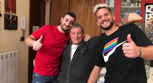 Napoli, Mertens e grandi abbracci: selfie con Starace dopo l'incidente