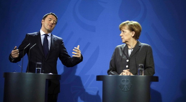 Renzi e Merkel a Berlino (foto Markus Schreiber - Ap)