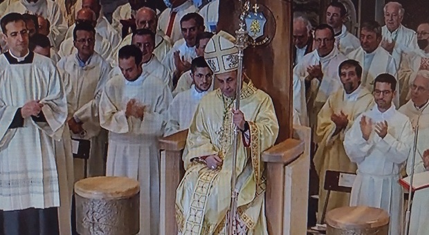 Il vescovo Domenico Pompili s'insedia a Verona: «Da oggi sono qui a muovere il primo passo»