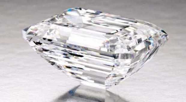 Sotheby's espone a Dubai il diamante più puro al mondo: è di oltre 100 carati