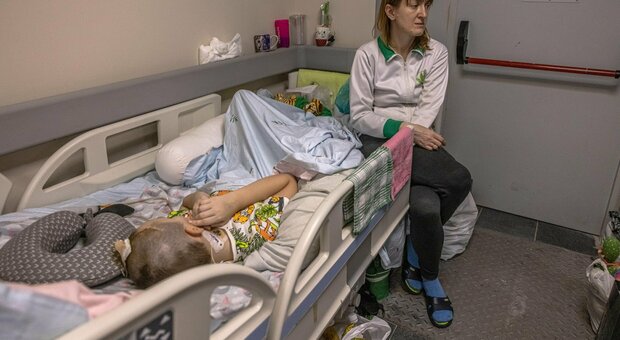 Ucraina, quei 12 bambini malati di tumore arrivati negli ospedali italiani