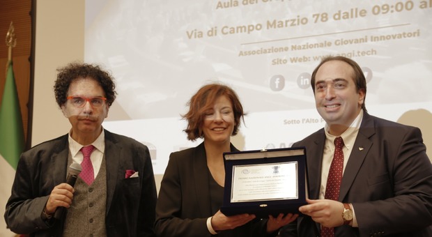Premio Angi 2019: La Ministra Paola Pisano firma il manifesto dei giovani innovatori