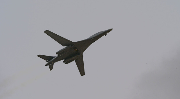 Bombardieri supersonico B-1 Lancer americano per i raid in Siria e Iraq: cos'è e quali armi può trasportare