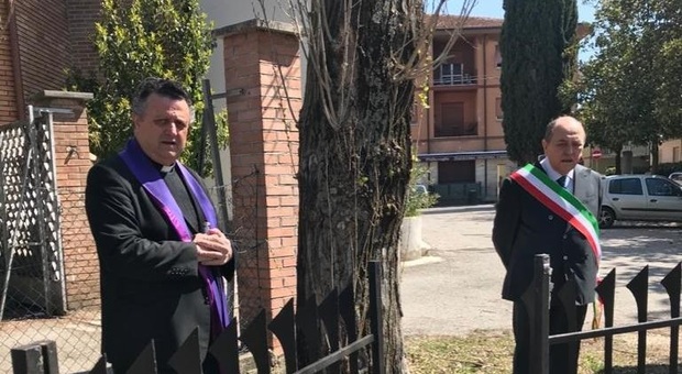 Don Mariano Assogna e il sindaco Antonio Cicchetti