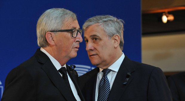 Migranti, pochi presenti in aula a Strasburgo. Scontro Juncker-Tajani: «Europarlamento ridicolo»