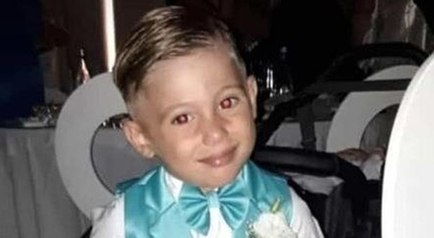 Davide Marciano, morto a 4 anni in piscina davanti agli sposi. Aperta l'inchiesta: il bagno era vietato