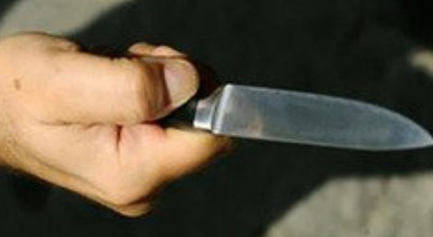 Fuorigrotta, minaccia un dipendente della metropolitana con un coltello: denunciato 22enne belga