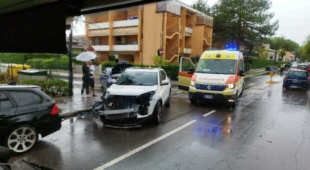 L'intervento dei sanitari nell'incidente di via Orsa Maggiore a Bibione