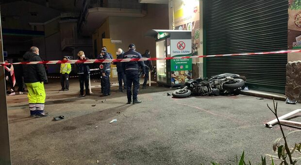 Schianto fatale scooter-auto a Giugliano, perde la vita un 25enne