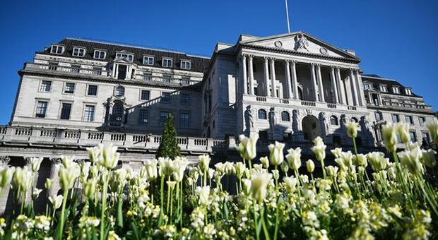 Bank of England lascia fermi i tassi, voto unanime