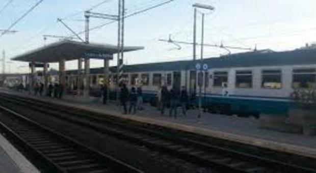 Riattivata la linea ferroviaria Adriatica Bloccati 25 treni, ritardi anche di 3 ore
