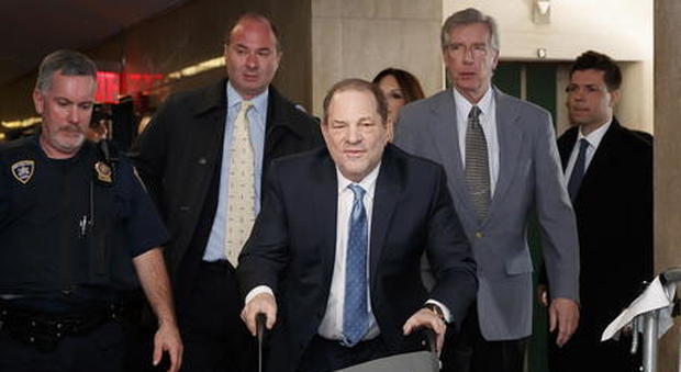 L'ex boss Miramax, Harvey Weinstein arrestato in aula per stupro e aggressione sessuale