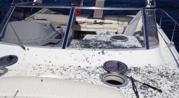 Bombola di gas esplode in barca: pioggia di schegge, ferito bambino di nove anni | Foto