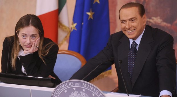 Berlusconi stoppa la Meloni: «Non può fare mamma e sindaco»