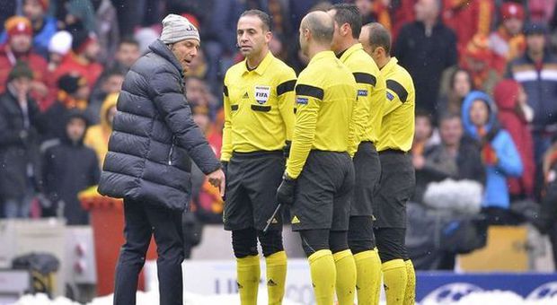 Juve choc, eliminata dal Galatasaray 1-0: segna Sneijder sotto la neve di Istanbul